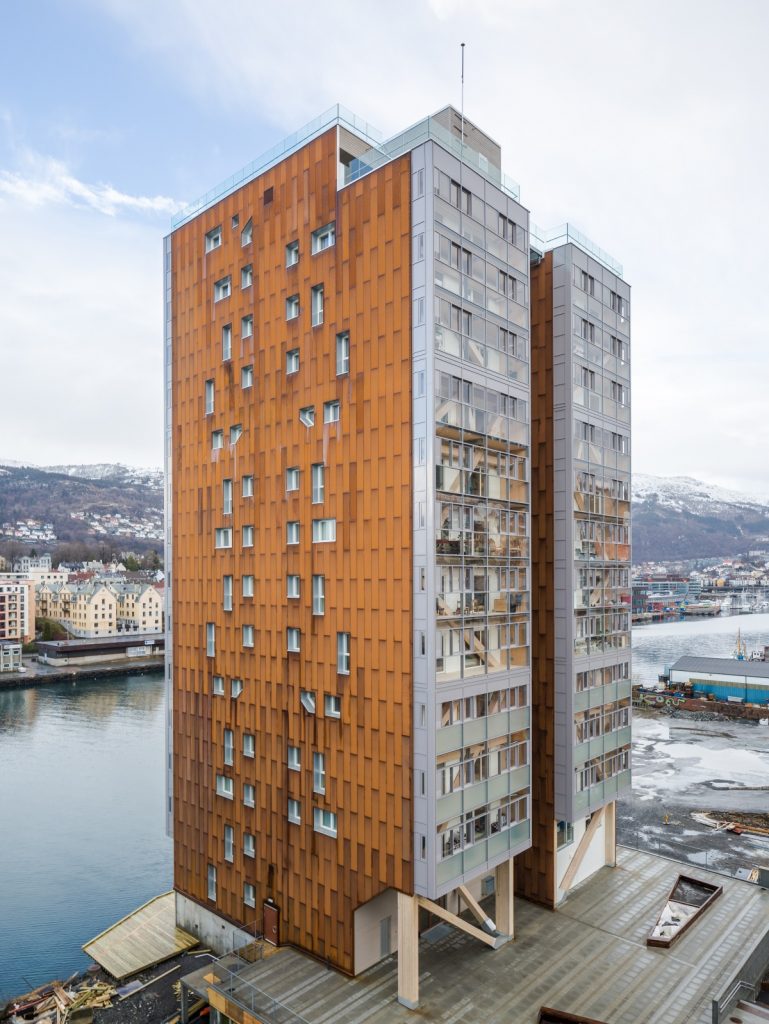 Eestlaste ehitatud maailma kõrgeim puidust kandekonstruktsioonidega korruselamu „Treet” Norras. Foto: Maris Tomba
